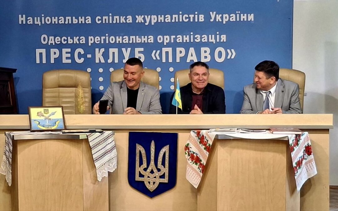«КОСМЕТИКА ВОРОГА»: ТЕАТР БЕЗ ДАХУ ПРЕЗЕНТУЄ В ОДЕСІ НОВУ ФОРМУ ЧЕСНОЇ РОЗМОВИ З ГЛЯДАЧЕМ