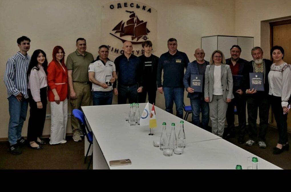 МИТЦІВ ДОНЕЦЬКОГО ТЕАТРУ (М. МАРІУПОЛЬ) НАГОРОДЖЕНО ПОЧЕСНИМИ ВІДЗНАКАМИ