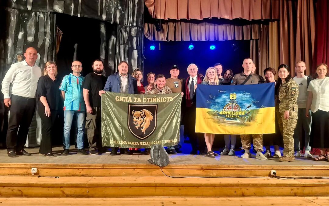 ТЕАТР ПОРУЧ: ПІДТРИМКА ТИХ, ХТО ЗАХИЩАЄ УКРАЇНУ, ТА ТИХ, ХТО ВТРАТИВ ДІМ